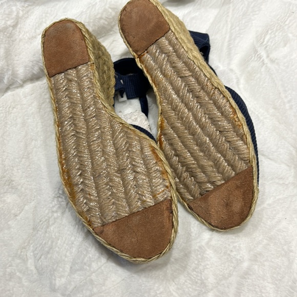 Brand New Ralph Lauren Cala wedge sandal. Size 6 1/2 in box - Picture 2 of 7